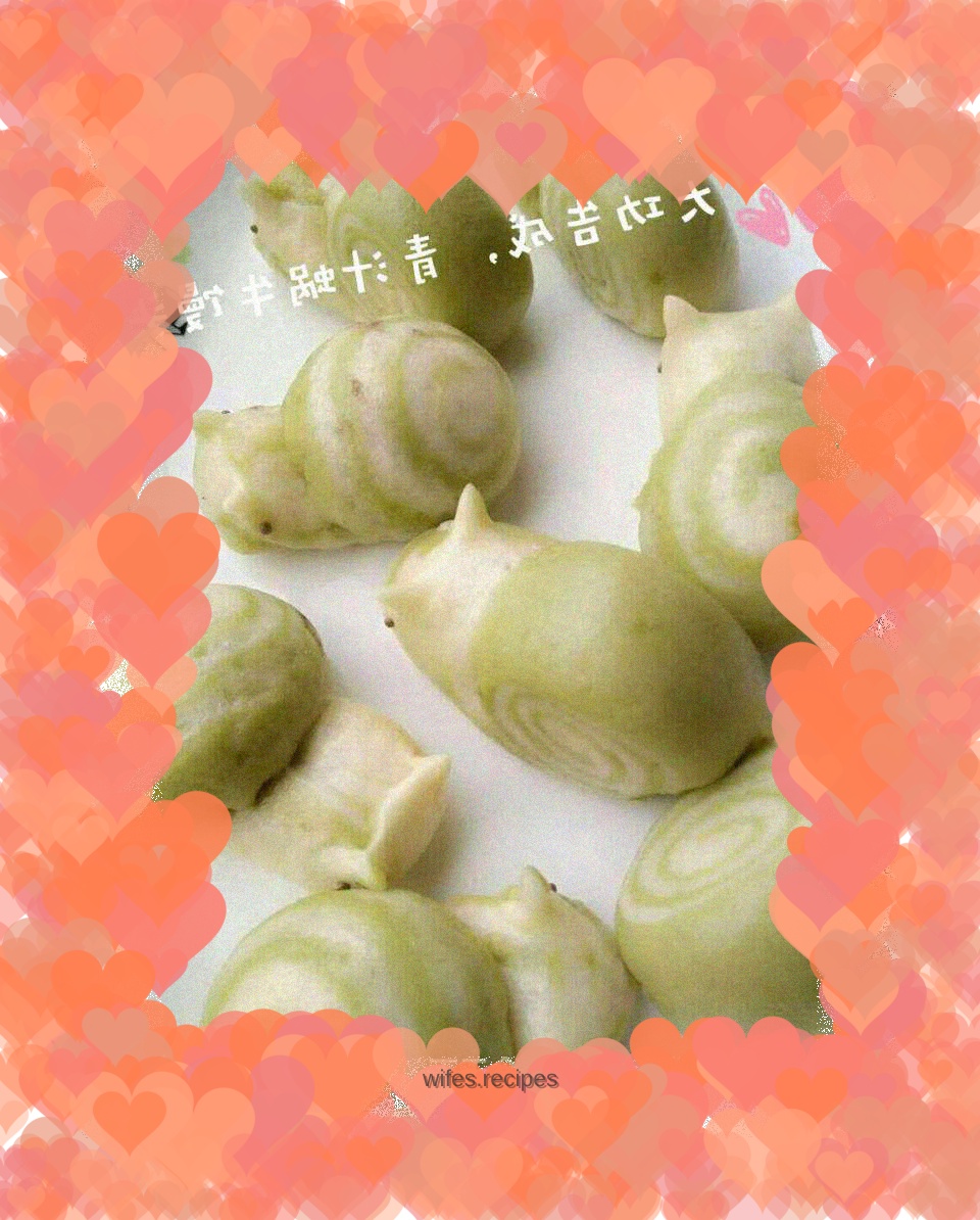 Snail steamed buns with green sauce