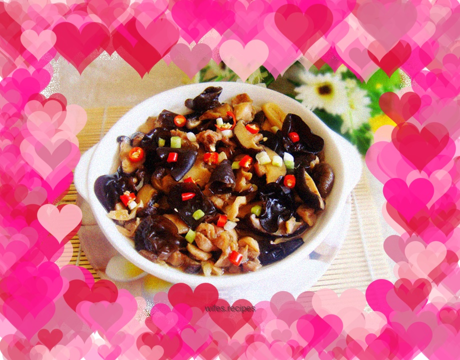 Steamed chicken with mushrooms and fungus