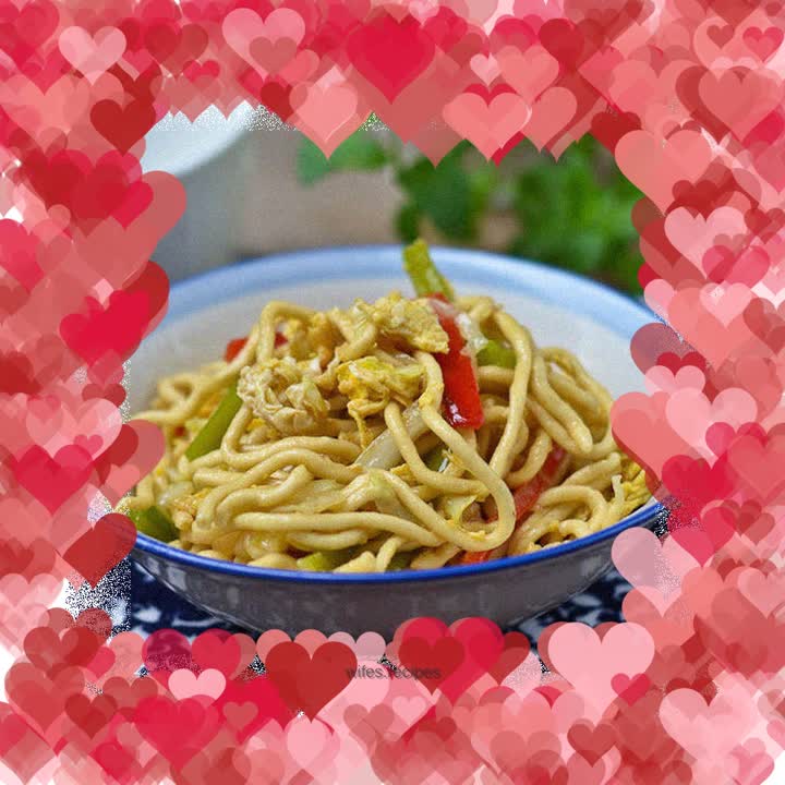 Fried noodles with eggs