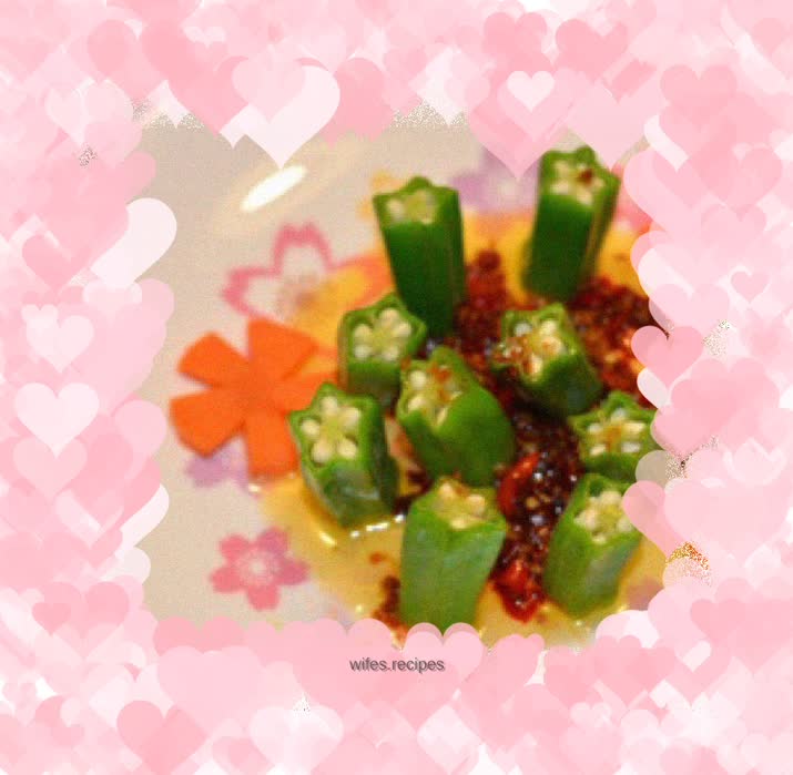 Okra with chopped pepper and garlic