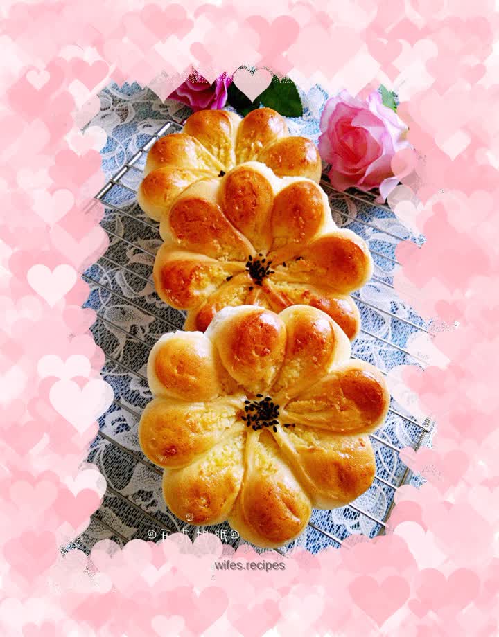 Coconut and Chrysanthemum Buns