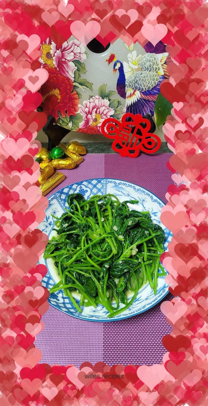 Stir-fried sweet potato leaves with green pepper and bean curd