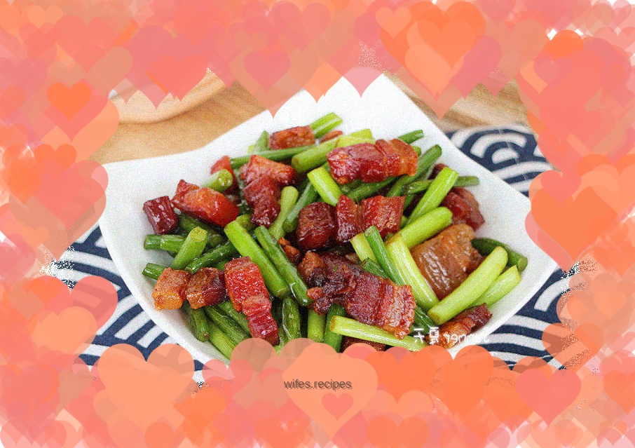 Stir-fried bacon with garlic