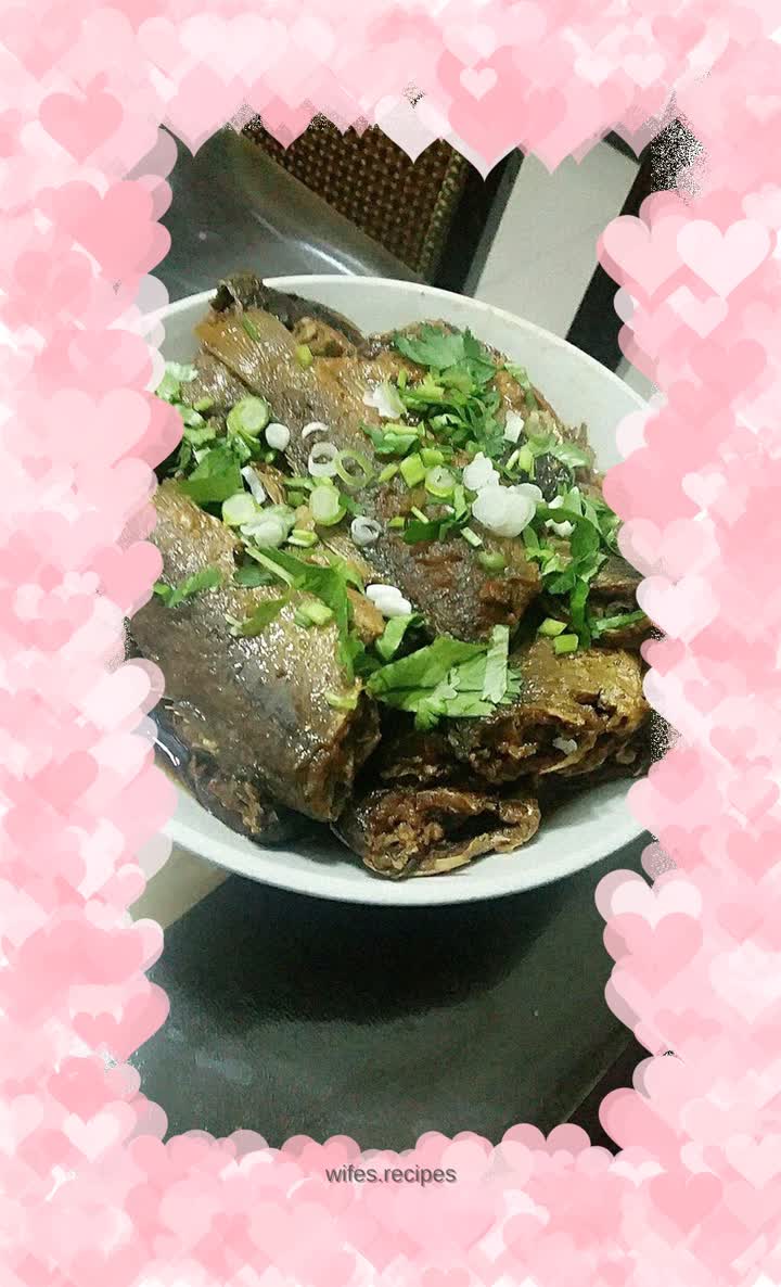 Crispy crucian carp canned fish version