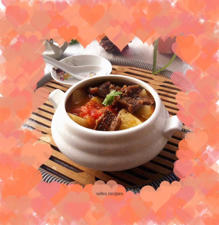 Beef brisket stewed with tomatoes and potatoes