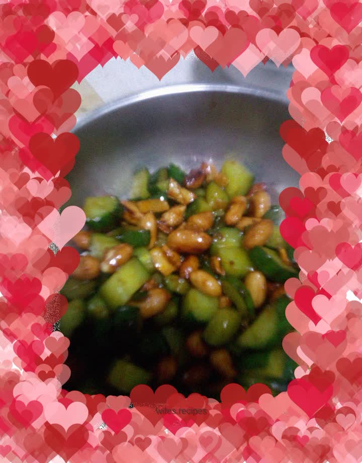 Fried peanuts with sweet and sour cucumber