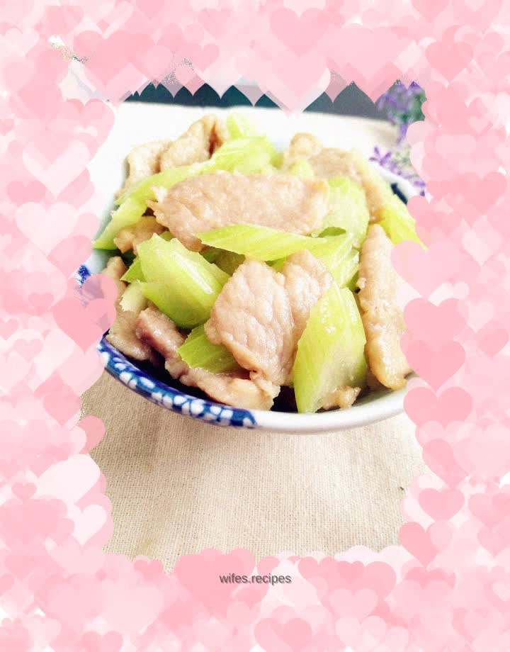 Stir-fried pork slices with celery