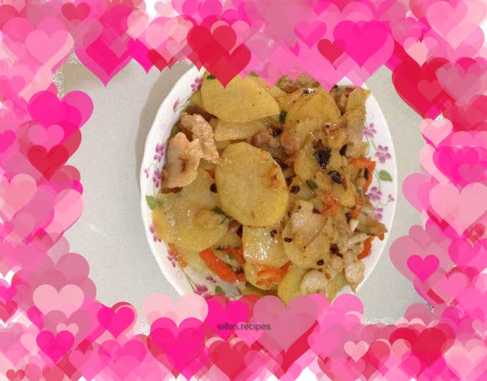 Stir-fried pork belly with potato slices