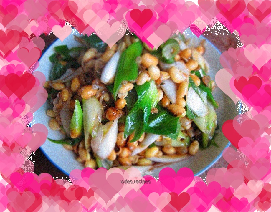 Stir-fried soybean sprouts with green onions