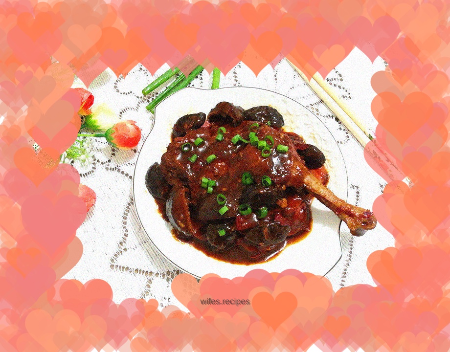 Braised duck legs with mushrooms and carrots