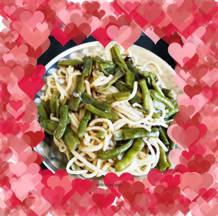 Stir-fried noodles with green beans