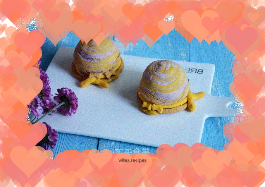 Beautiful and delicious straw hat cake