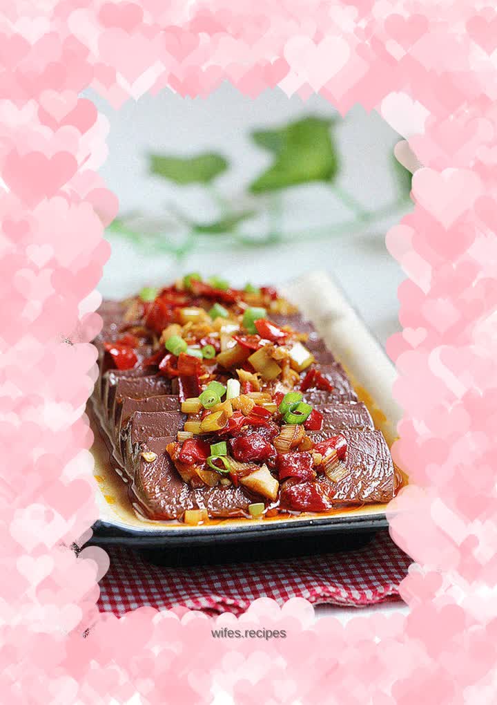 Steamed duck blood with chopped pepper