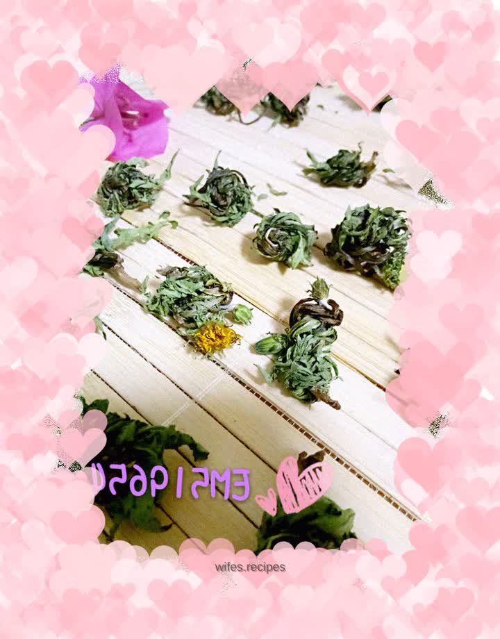 Homemade dried dandelion tea