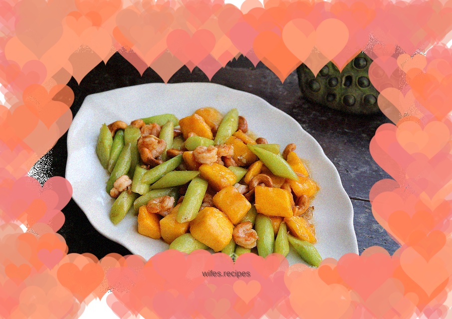 Stir-fried shrimps with kale and mango