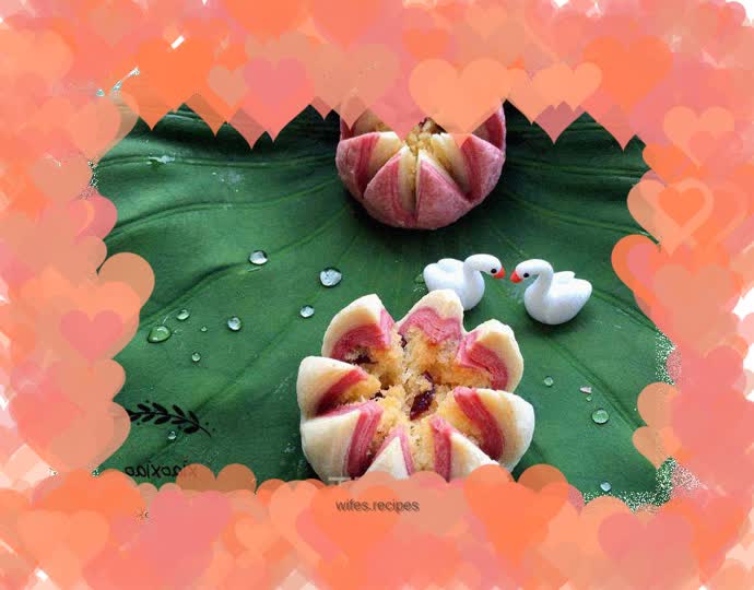 Red yeast coconut lotus cake