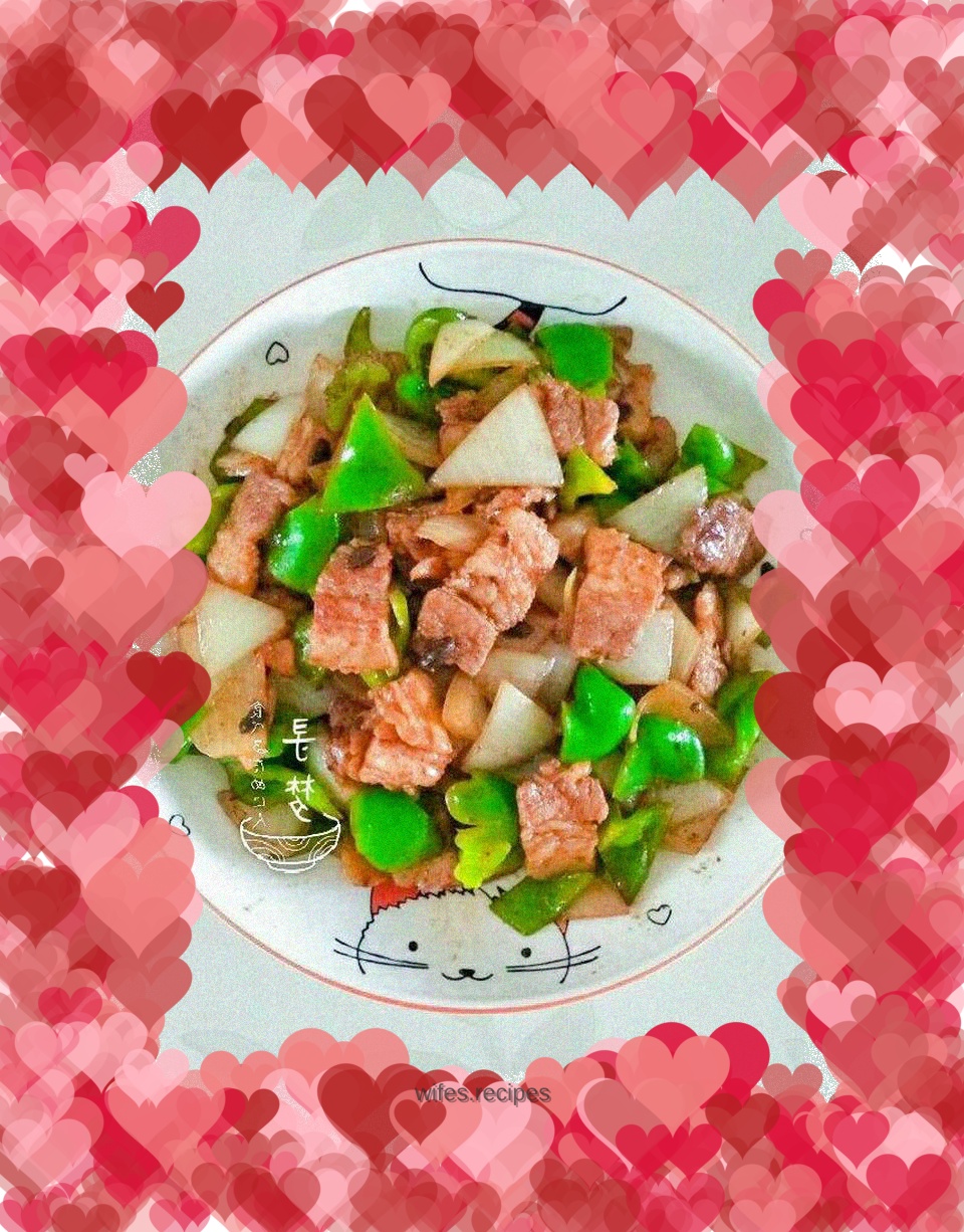 Stir-fried pork belly with green pepper and onion