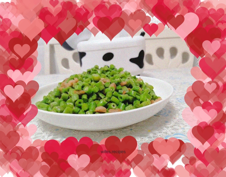 Stir-fried minced pork with cowpeas