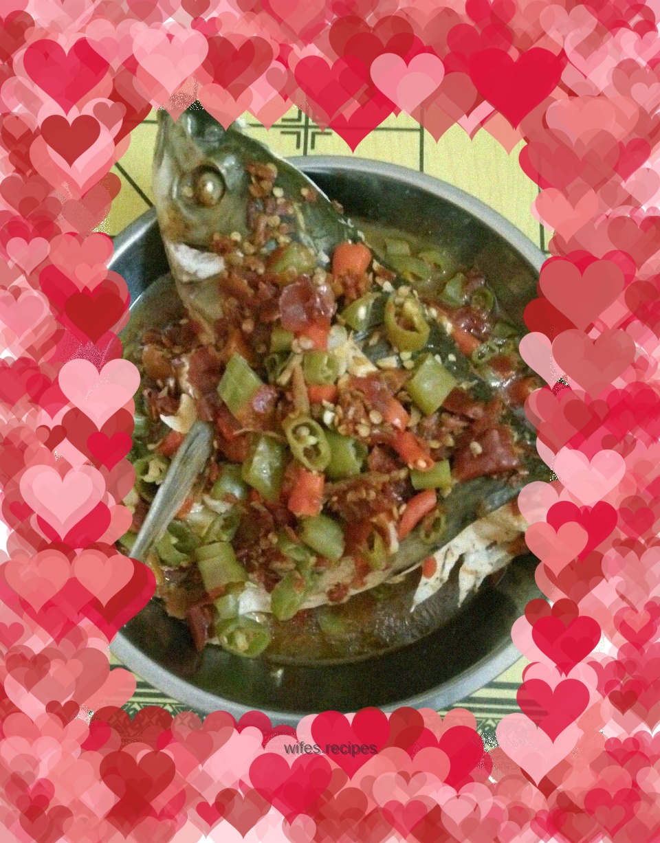 Fish head with chopped pepper