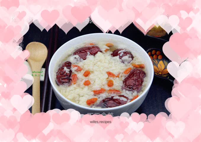 Sweet rice wine cooked with red dates and wolfberries