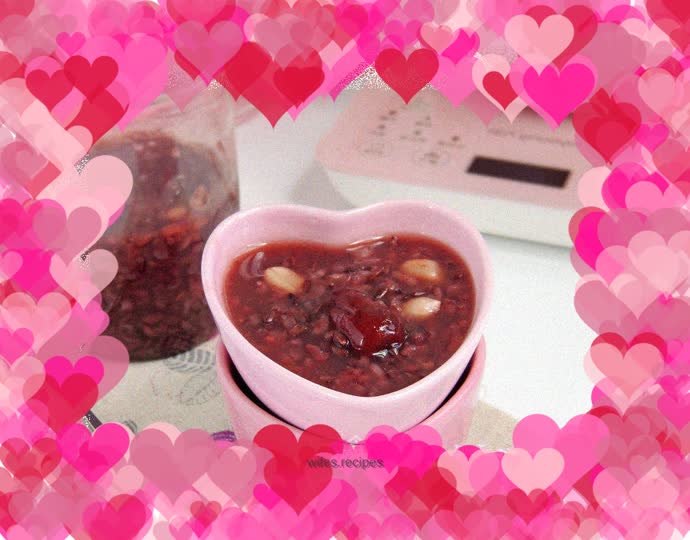 Red dates, peanuts and black rice porridge
