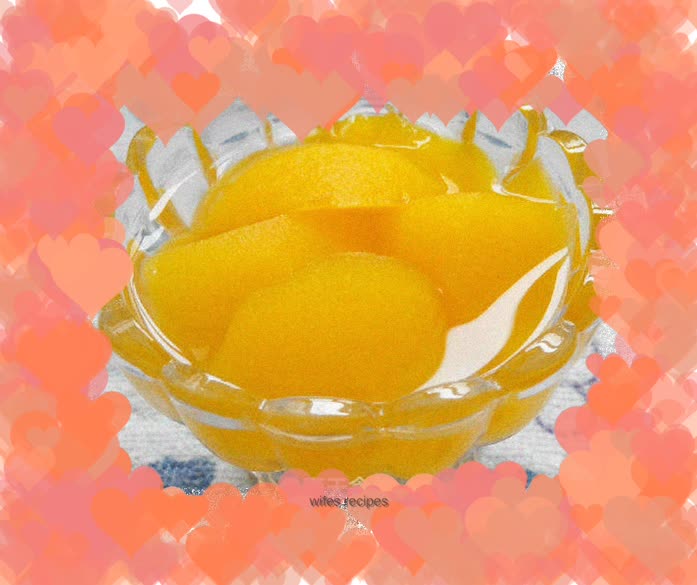 Yellow peach in sugar water