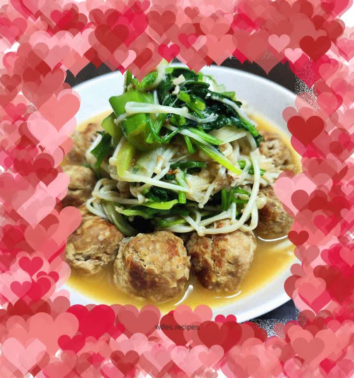 Boiled meatballs with enoki mushrooms