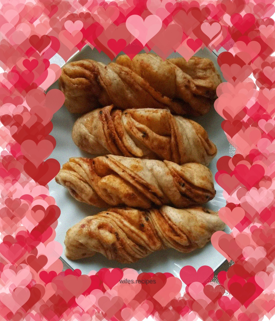 Whole wheat flower rolls with salt and pepper sesame sauce