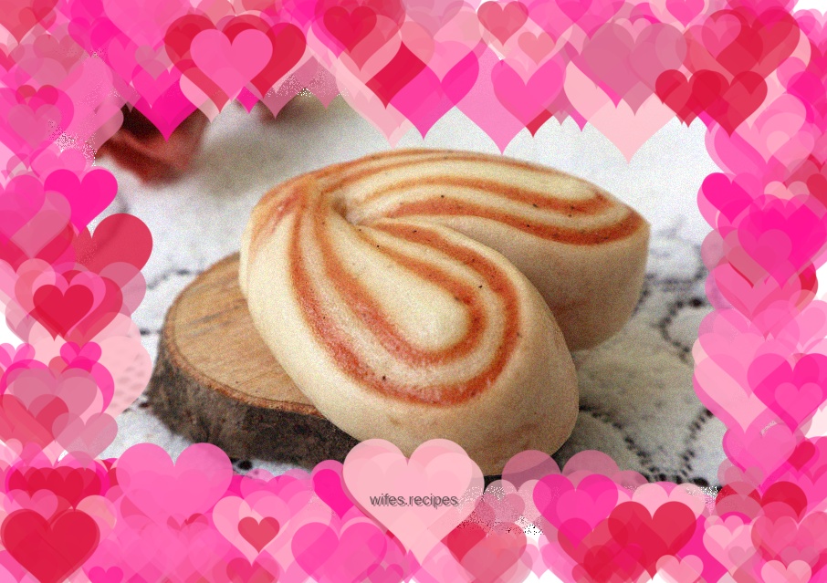 Two-color dragon fruit heart-shaped steamed buns