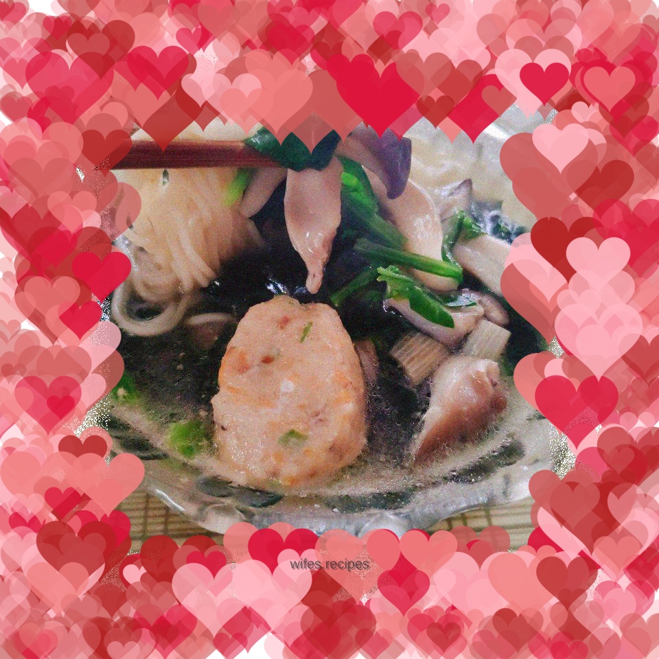 Fish Balls, Spinach and Mushroom Noodles