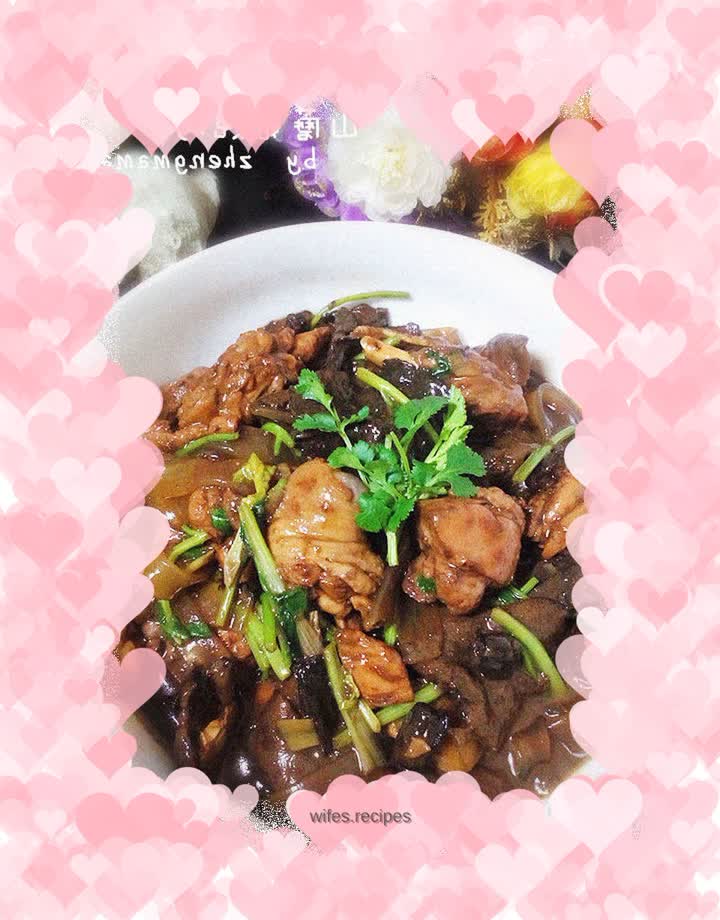 Chicken stew with mountain mushrooms