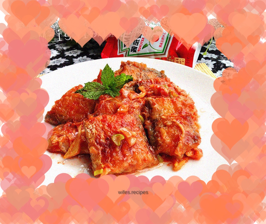 Hairtail fish in tomato sauce
