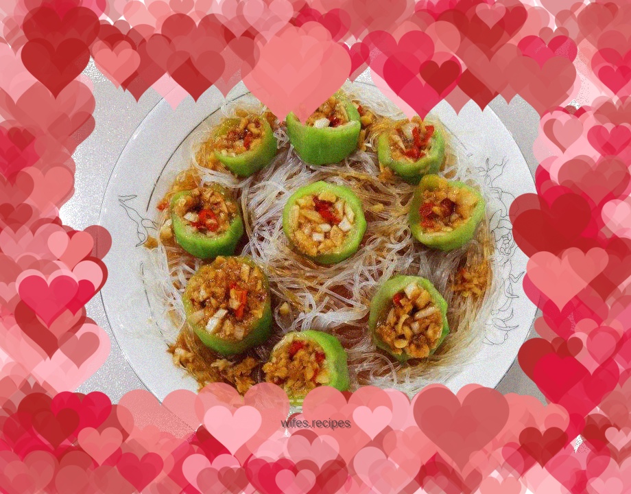 Steamed loofah with garlic vermicelli