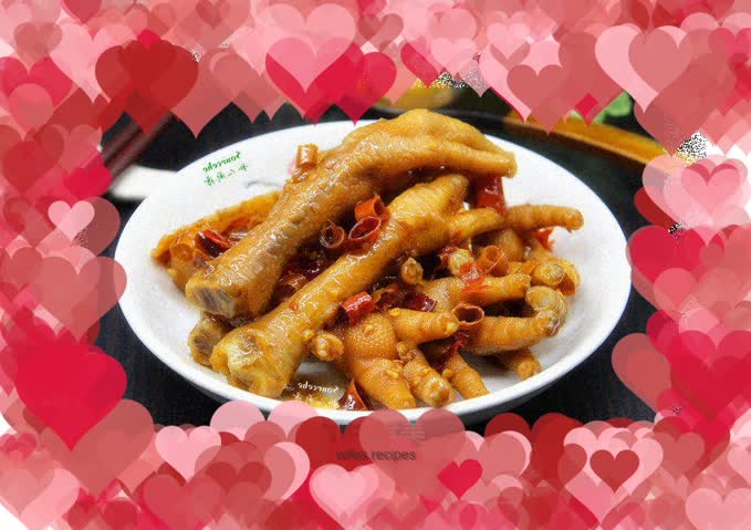 Spicy braised chicken feet