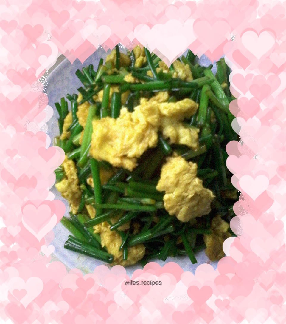 Fried eggs with chives