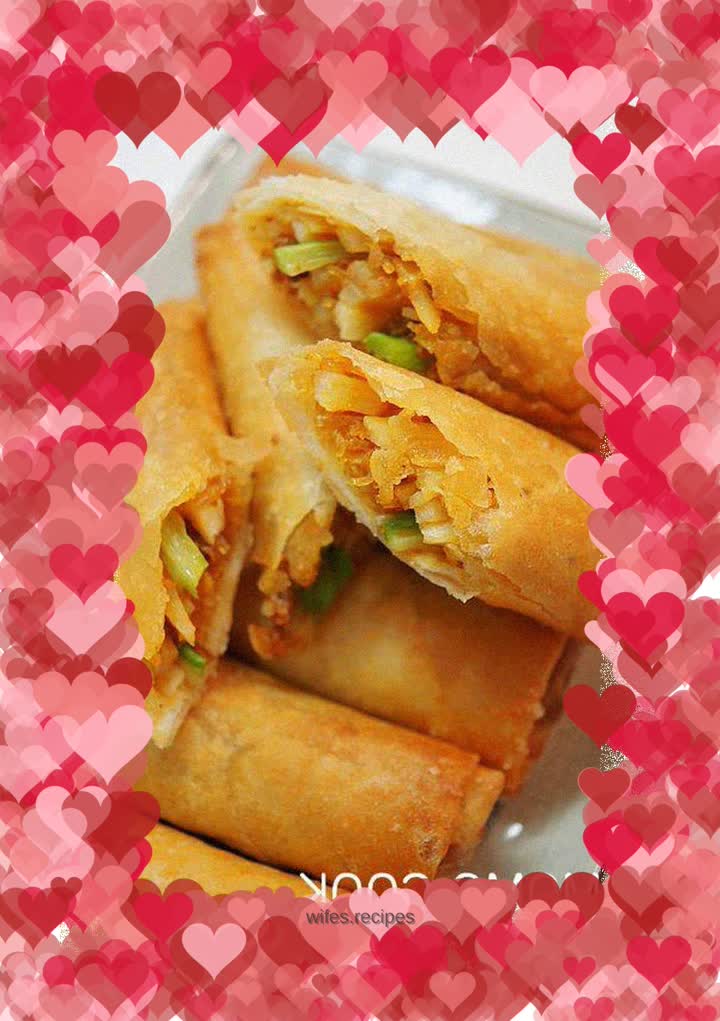 Pasta-flavored fried spring rolls