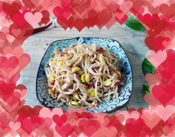 Stir-fried shredded pork with chopped pepper and bean sprouts
