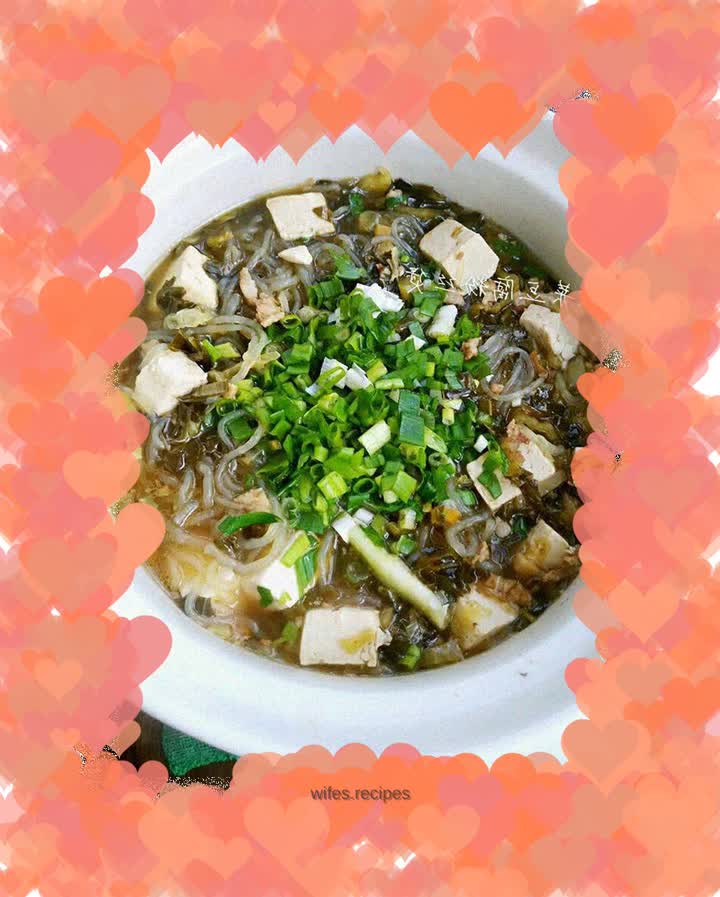 Steamed vermicelli with minced meat, tofu, pickled cabbage