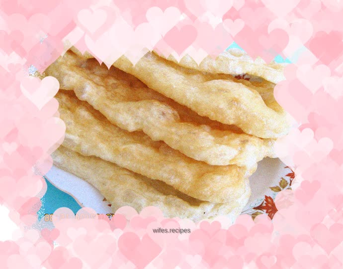 One of the must-have meals during the Spring Festival——fried fish with noodles