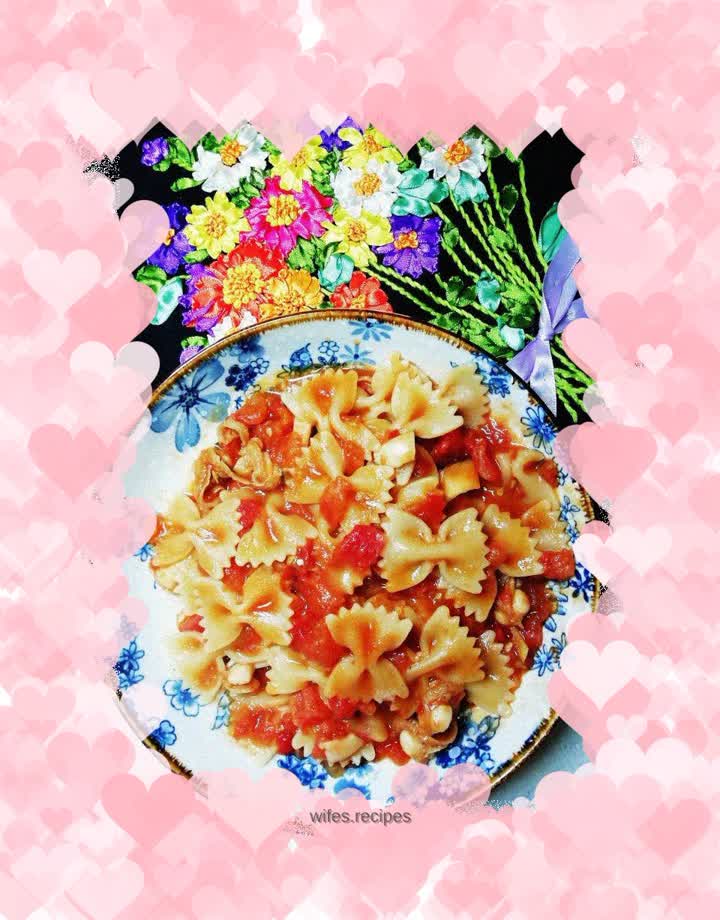 Butterfly Noodles with Scallops and Tomato Sauce