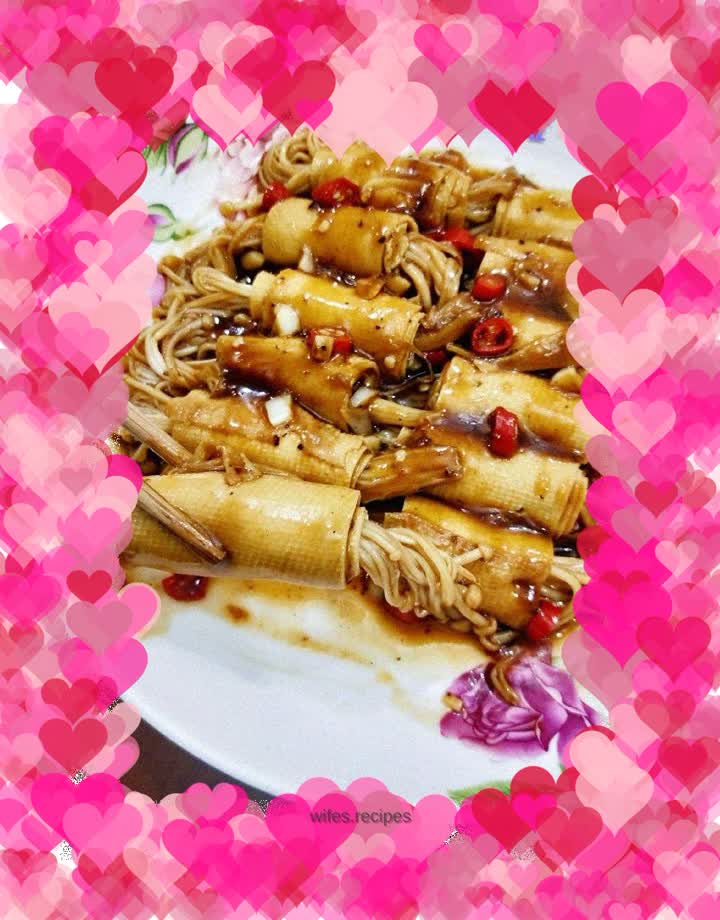 Black pepper and enoki mushroom bean skin rolls