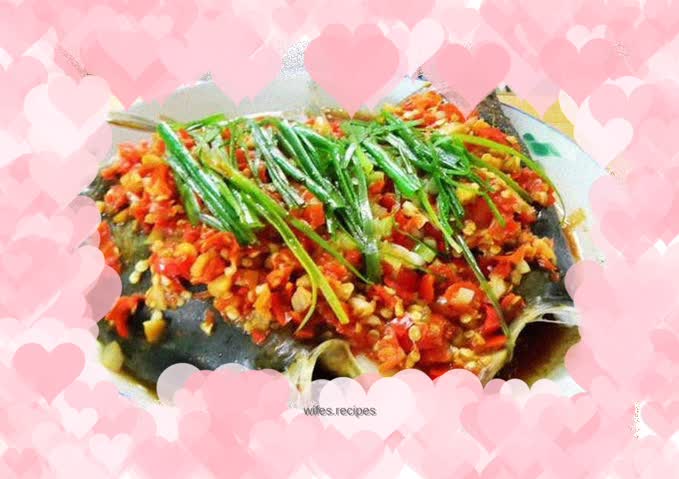 Fish head with chopped pepper