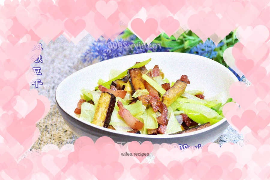 Stir-fried dried tofu with bacon and garlic leaves