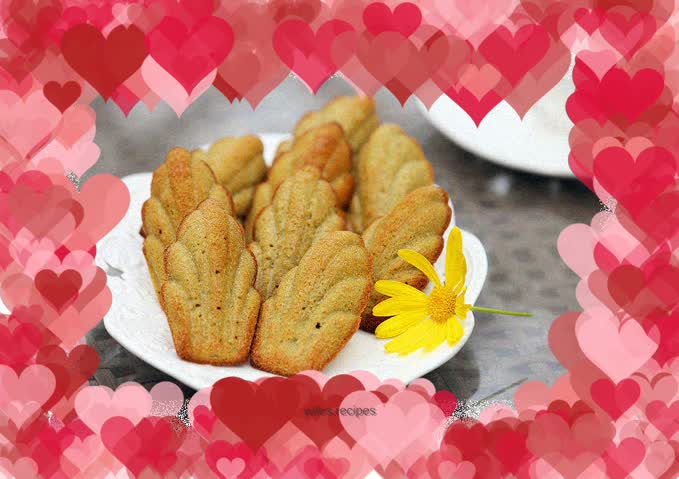 Matcha Madeleine Cake