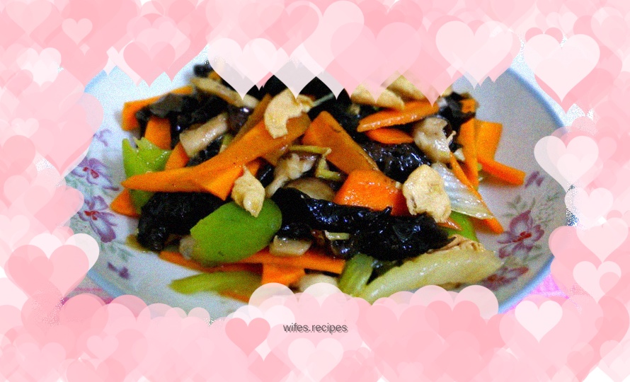 Pork slices with mushrooms and fungus