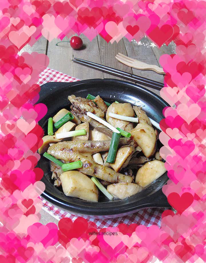 Braised Chicken Feet with King Oyster Mushroom