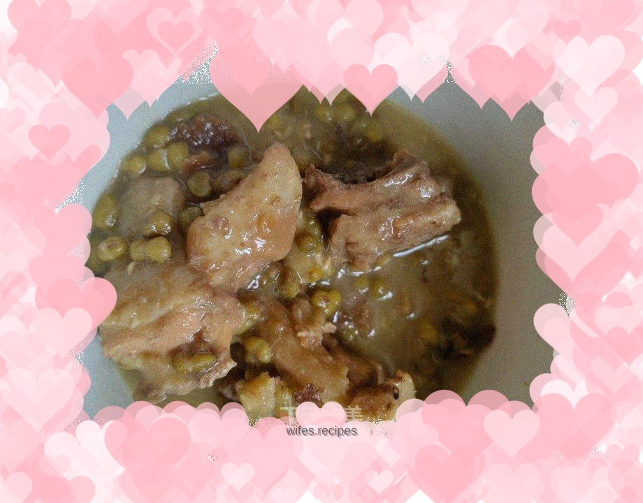 Pork ribs and mung bean soup