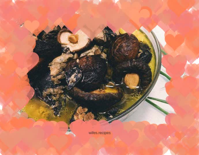 Mushroom and black chicken soup