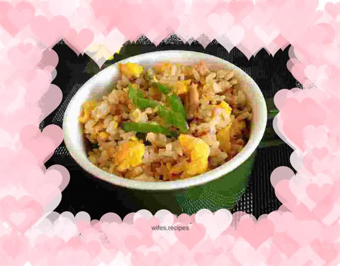 Fried rice with green pepper, shredded pork and egg