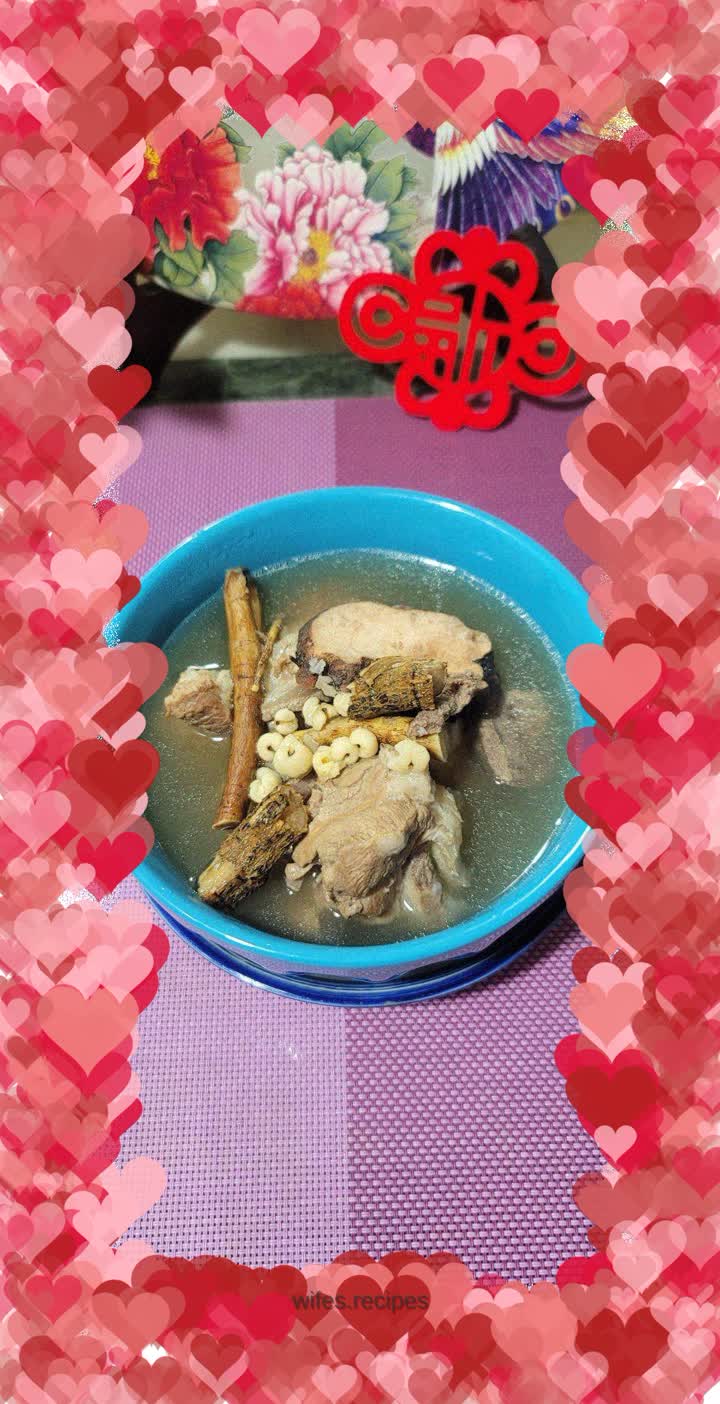 Wuzhi Maotao Smilax Poria and Fan Bone Soup